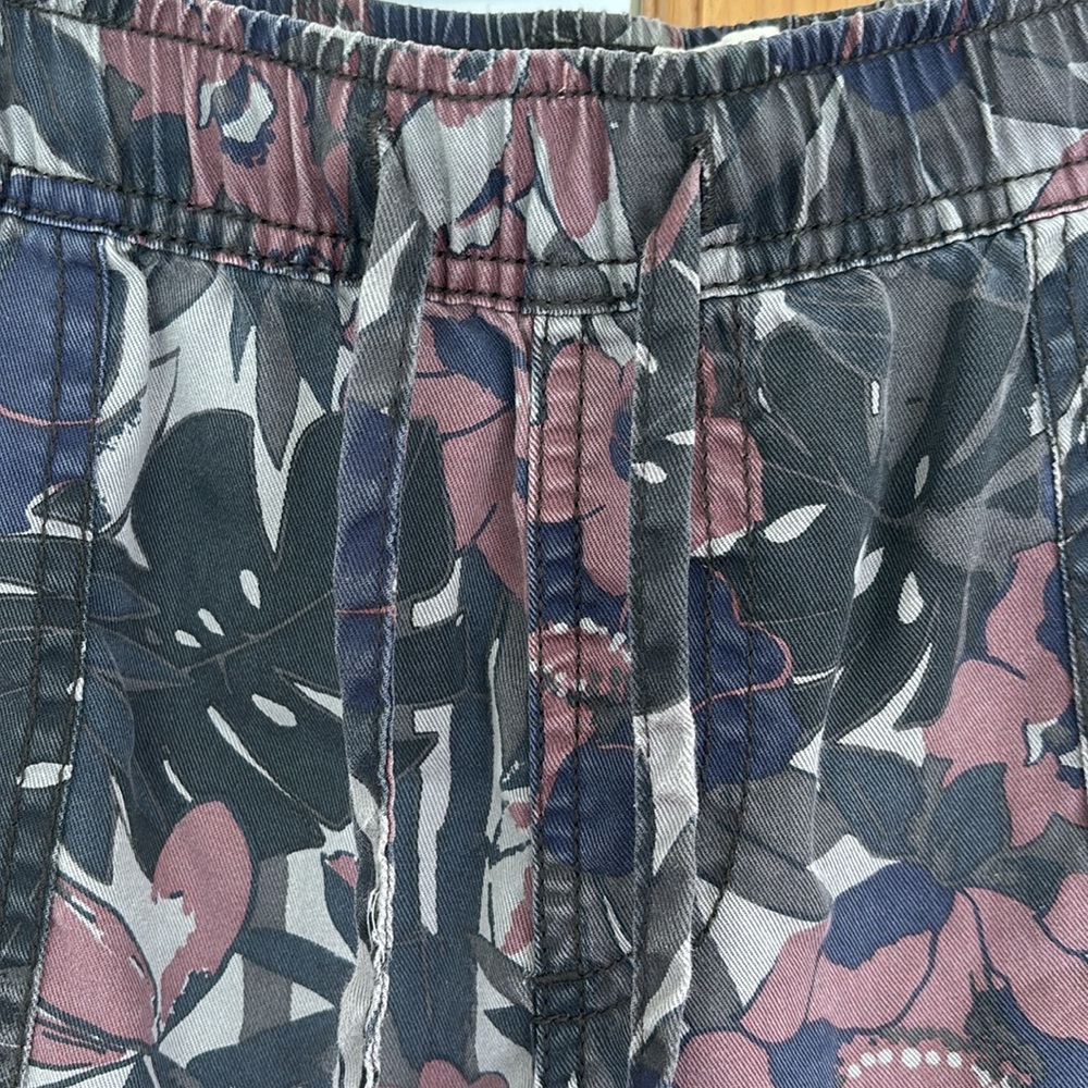 Like new women’s size small shorts multi color - Picture 2 of 4